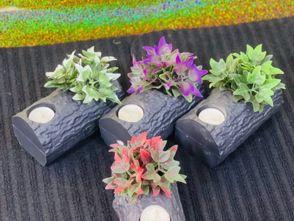 ورد صناعي في قاعده بلاستيك بالشمعه